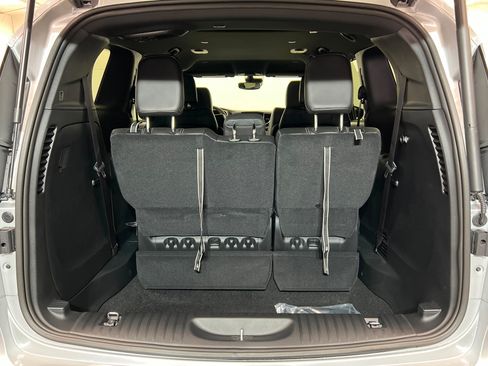 New 2026 Chrysler Pacifica Select image 22