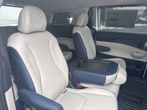 New 2026 Kia Carnival EX image 15