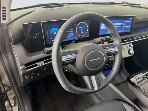 Used 2025 Hyundai Tucson Limited AWD/4WD image 19