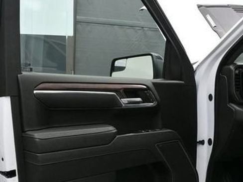 Used 2025 Chevrolet Silverado 1500 LT Trail Boss w/ Protection Package AWD/4WD image 9