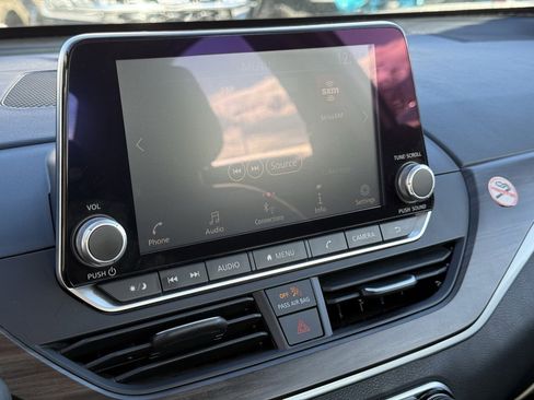 Used 2024 Nissan Altima 2.5 SV image 17