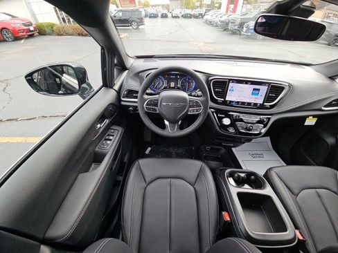 New 2026 Chrysler Pacifica Select image 26