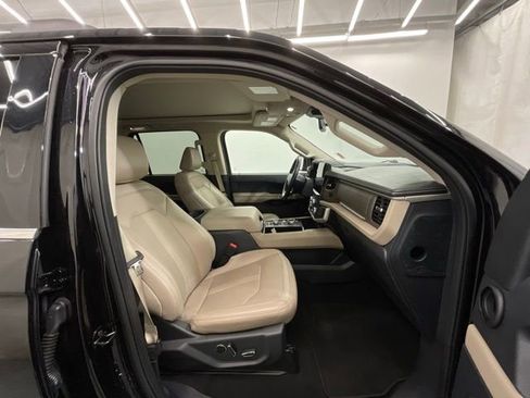 Used 2024 Ford Expedition Limited AWD/4WD image 23