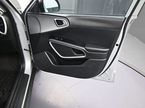 Used 2021 Kia Soul LX image 3