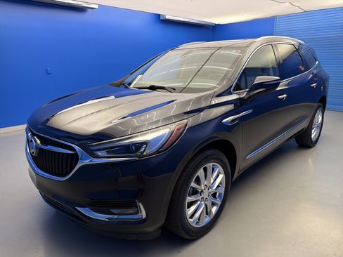 Used 2020 Buick Enclave Essence w/ Sound and Sites Package AWD/4WD image 4