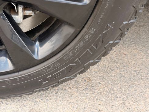Used 2019 Jeep Grand Cherokee Altitude AWD/4WD image 15