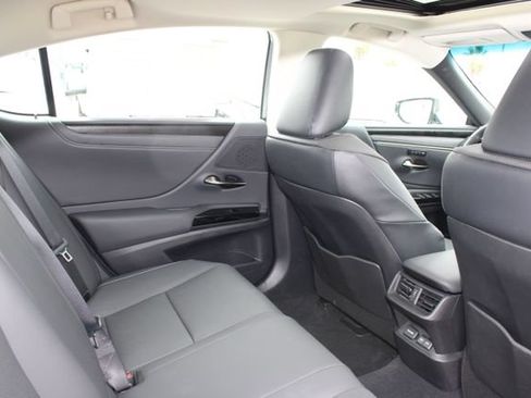 Certified 2025 Lexus ES 300h w/ Premium Package FWD image 7