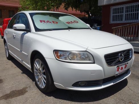 Used 2011 Volvo S40 T5 image 1