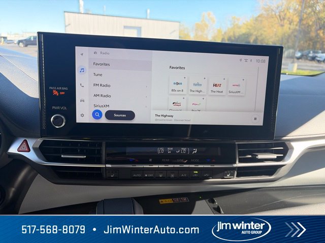 Used 2025 Toyota Sienna XLE FWD image 30