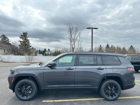 New 2025 Jeep Grand Cherokee L Altitude image 5