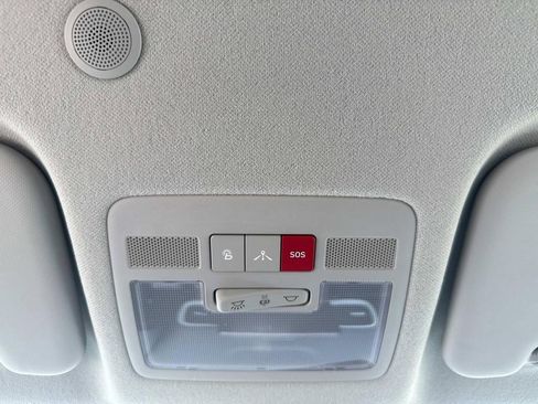 Used 2024 Hyundai Venue Limited image 25