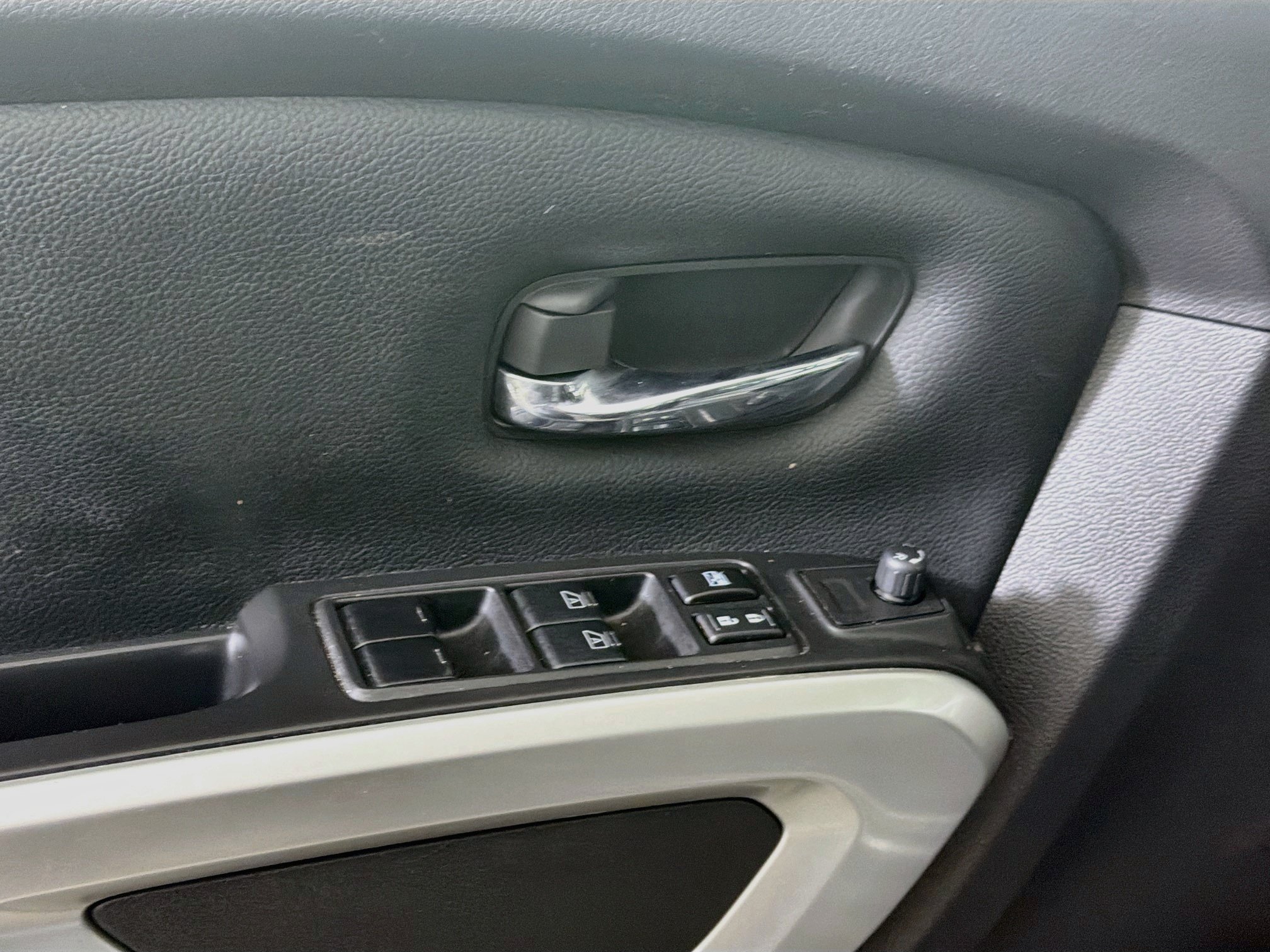 Used 2022 Nissan Titan SV w/ SV Convenience Package AWD/4WD image 15