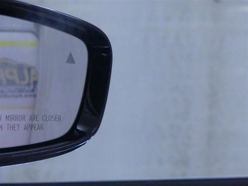 Used 2021 BMW 330e xDrive w/ Convenience Package image 30