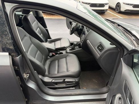 Used 2017 Volkswagen Jetta SE FWD image 23