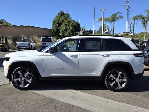 New 2026 Jeep Grand Cherokee Limited RWD image 2