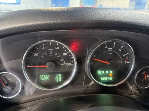 Used 2013 Jeep Wrangler Unlimited Sahara w/ Dual Top Group AWD/4WD image 26