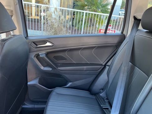 Used 2024 Volkswagen Tiguan SE image 14