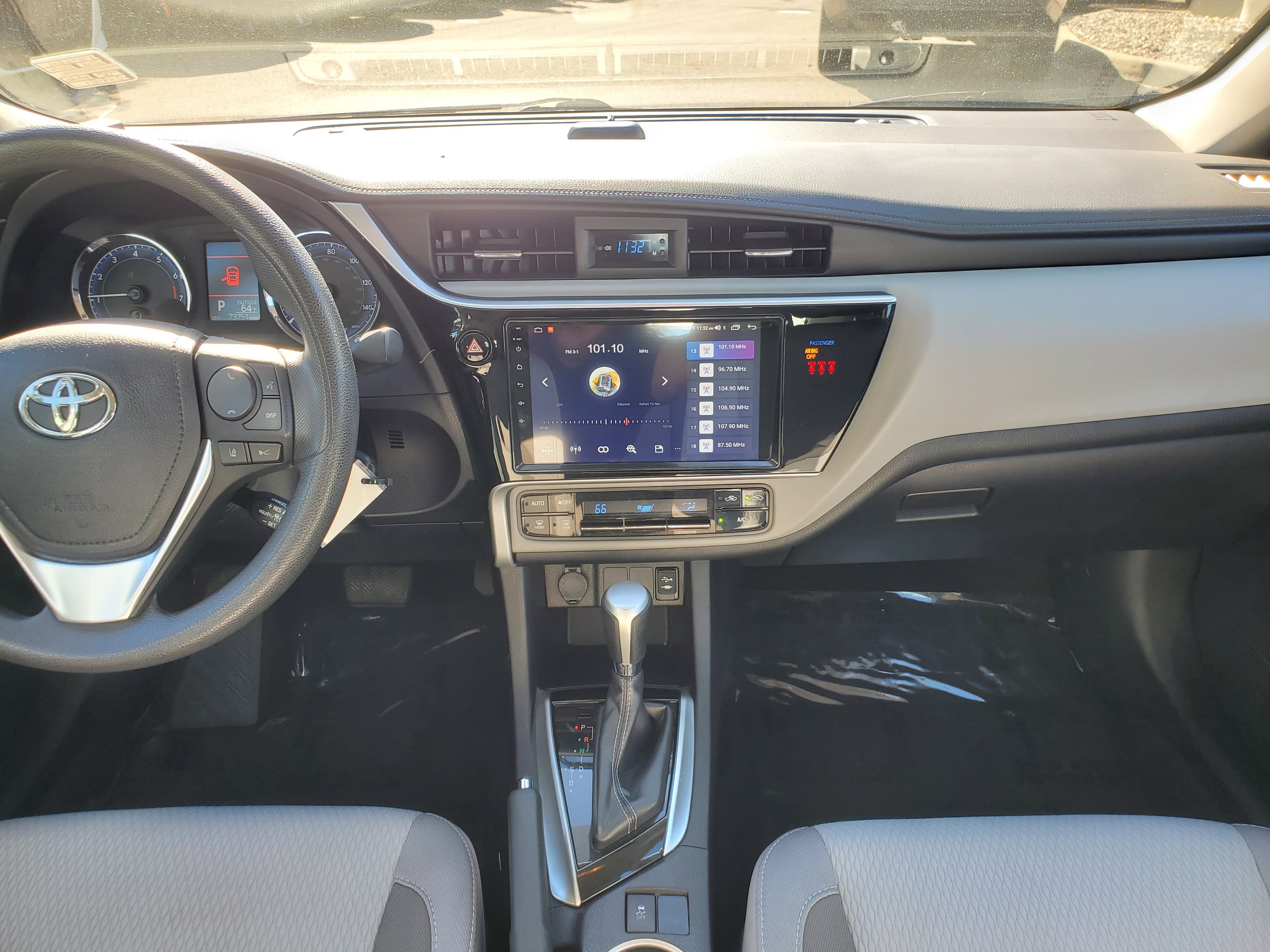 Used 2018 Toyota Corolla LE FWD image 27