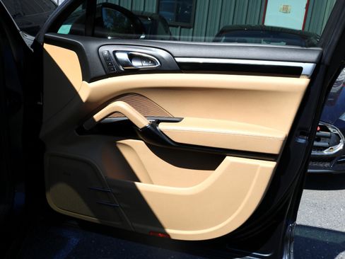 Used 2015 Porsche Cayenne S w/ Premium Package image 49