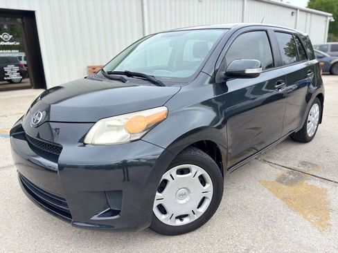 Used 2014 Scion xD image 1