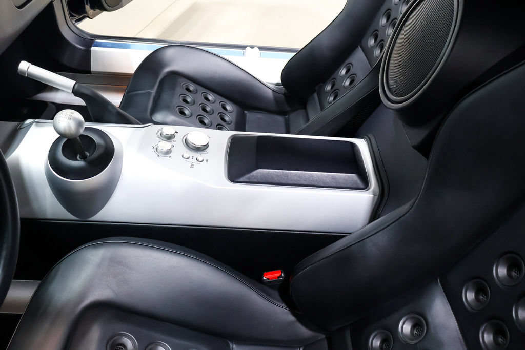 Used 2005 Ford GT RWD image 24