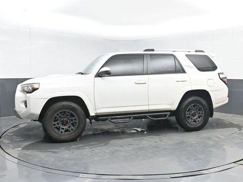Used 2018 Toyota 4Runner TRD Off-Road AWD/4WD image 11