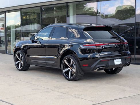 Certified 2026 Porsche Macan AWD/4WD image 3