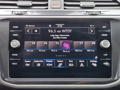 Certified 2024 Volkswagen Tiguan SE AWD/4WD image 11
