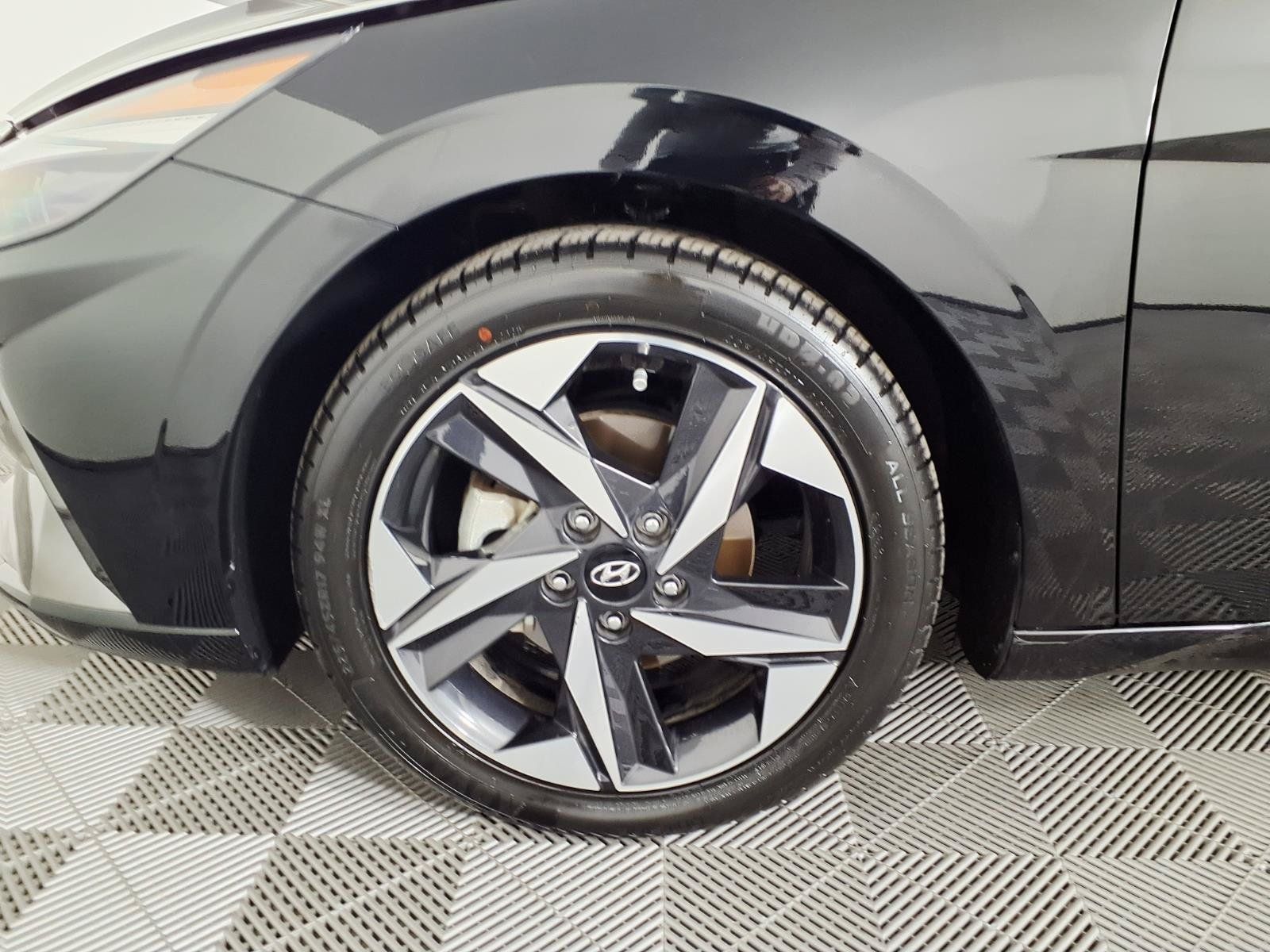 Certified 2023 Hyundai Elantra Limited FWD image 7