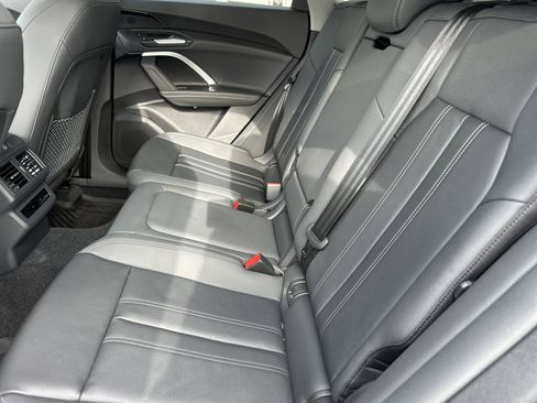 Used 2025 Audi Q5 Premium w/ Convenience Package image 12