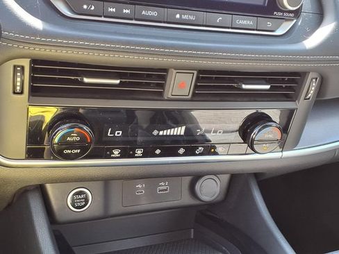 Used 2023 Nissan Rogue SV FWD image 7