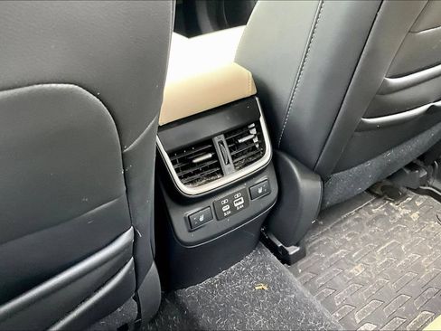 Used 2025 Subaru Outback Limited AWD/4WD image 10