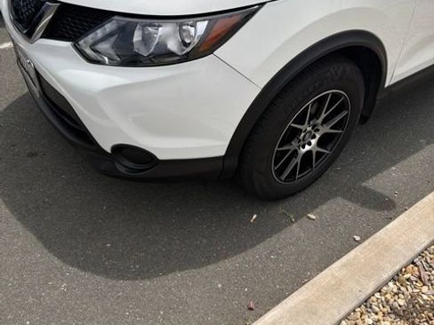 Used 2018 Nissan Rogue Sport S FWD image 2