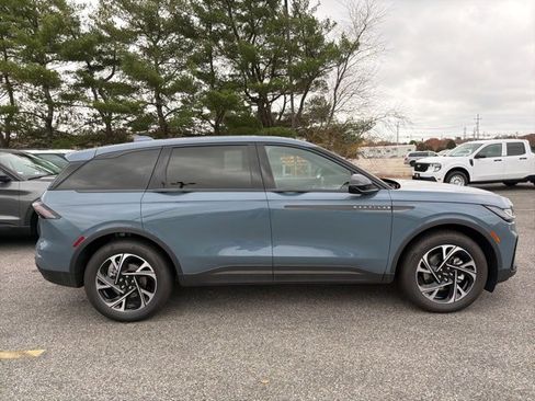 New 2025 Lincoln Nautilus Premier w/ Jet Appearance Package image 2