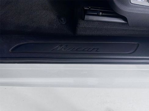 Used 2023 Porsche Macan AWD/4WD image 9