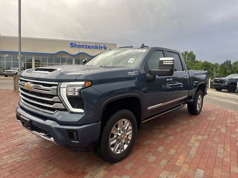 Used 2024 Chevrolet Silverado 2500 High Country w/ High Country Premium Package AWD/4WD image 4