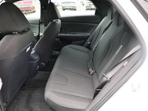 Certified 2025 Hyundai Elantra SEL FWD image 24
