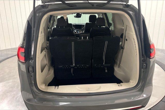 Used 2022 Chrysler Pacifica Touring-L FWD image 39