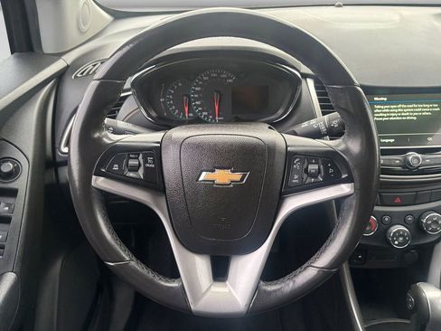 Used 2019 Chevrolet Trax LT w/ LT Convenience Package image 12
