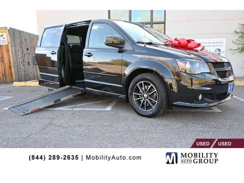 Used 2015 Dodge Grand Caravan R/T image 1