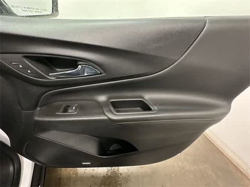 Used 2021 Chevrolet Equinox Premier image 24
