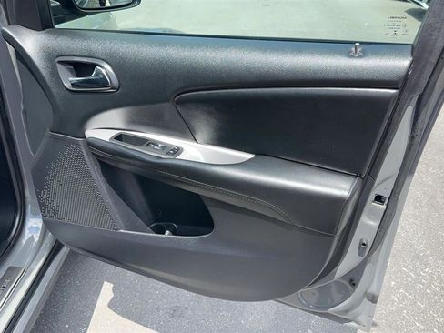 Used 2020 Dodge Journey SE w/ Blacktop Package FWD image 25