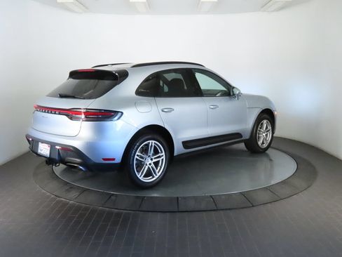 Certified 2026 Porsche Macan AWD/4WD image 7