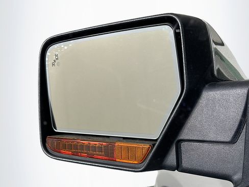 Used 2017 Lincoln Navigator Select image 16