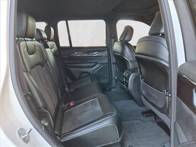 Used 2023 Jeep Grand Cherokee Altitude AWD/4WD image 19