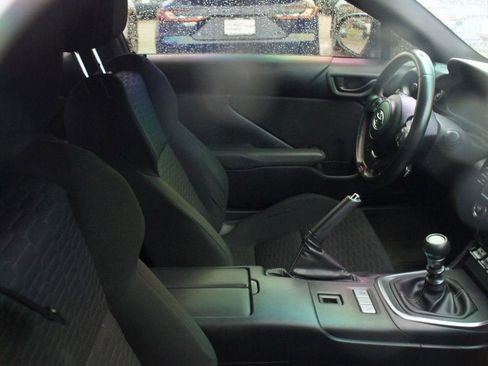 Used 2022 Toyota GR86 w/ ALL Weather Mat Package (TMS) RWD image 3