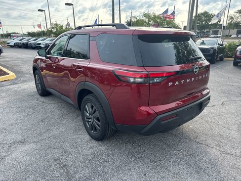 Certified 2024 Nissan Pathfinder SV FWD image 8