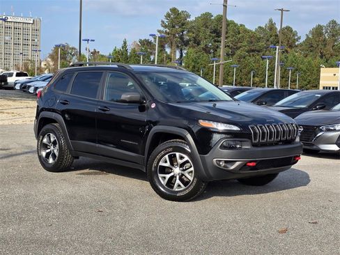 Used 2018 Jeep Cherokee Trailhawk w/ Trailer Tow Group image 2