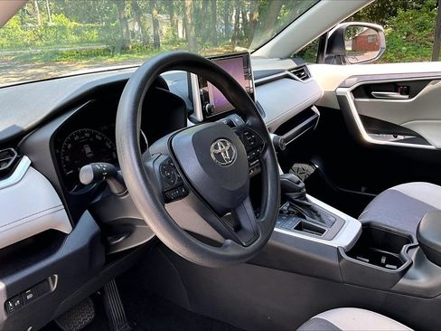 Used 2024 Toyota RAV4 XLE FWD image 14