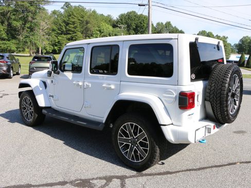 Used 2024 Jeep Wrangler High Altitude AWD/4WD image 3